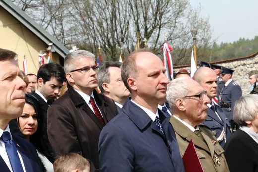 Odsłonięcie pomnika "Niezłomnym-Ojczyzna" w Morawicy