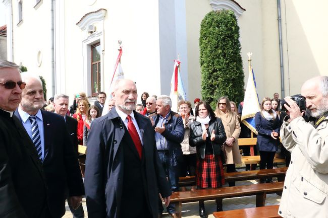 Odsłonięcie pomnika "Niezłomnym-Ojczyzna" w Morawicy