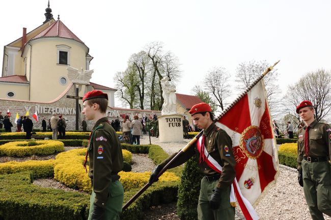 Odsłonięcie pomnika "Niezłomnym-Ojczyzna" w Morawicy