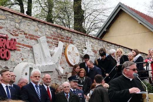 Odsłonięcie pomnika "Niezłomnym-Ojczyzna" w Morawicy