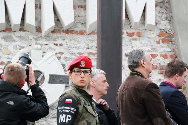 Odsłonięcie pomnika "Niezłomnym-Ojczyzna" w Morawicy