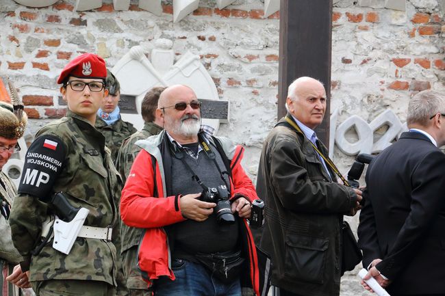 Odsłonięcie pomnika "Niezłomnym-Ojczyzna" w Morawicy