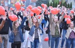 Taniec z balonami do hymnu ŚDM 2016
