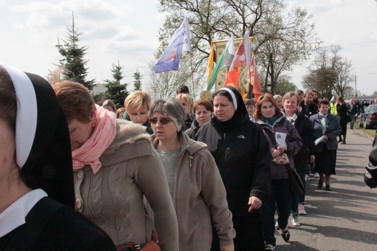 Pielgrzymka z Roszkowej Woli do Żdżar w 27. rocznicę beatyfikacji Franciszki Siedliskiej