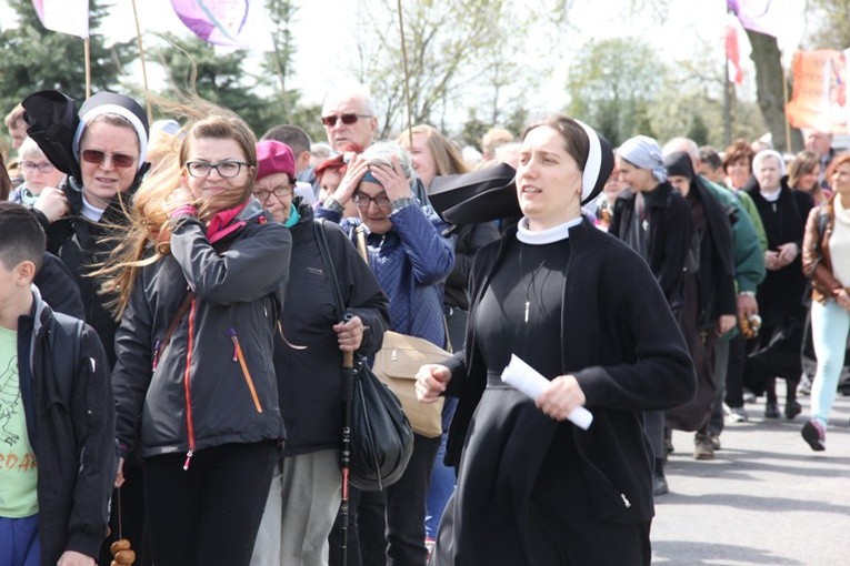 Pielgrzymka z Roszkowej Woli do Żdżar w 27. rocznicę beatyfikacji Franciszki Siedliskiej