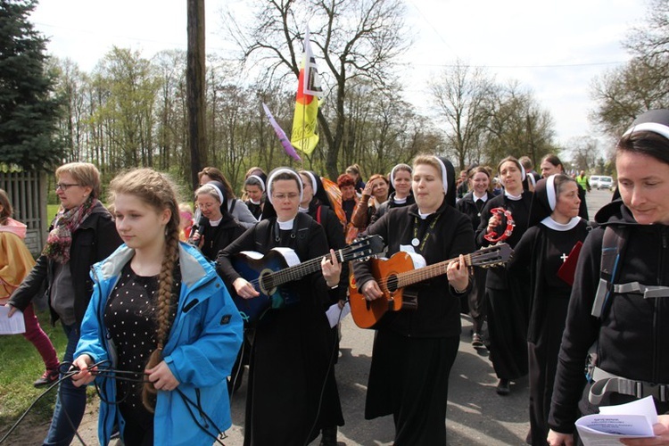 Pielgrzymka z Roszkowej Woli do Żdżar w 27. rocznicę beatyfikacji Franciszki Siedliskiej