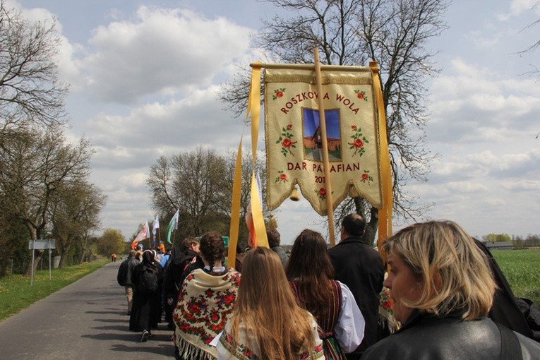 Pielgrzymka z Roszkowej Woli do Żdżar w 27. rocznicę beatyfikacji Franciszki Siedliskiej