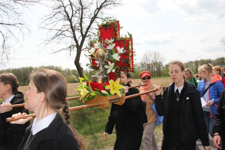 Pielgrzymka z Roszkowej Woli do Żdżar w 27. rocznicę beatyfikacji Franciszki Siedliskiej