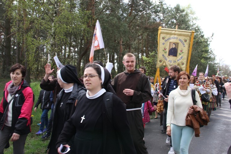 Pielgrzymka z Roszkowej Woli do Żdżar w 27. rocznicę beatyfikacji Franciszki Siedliskiej