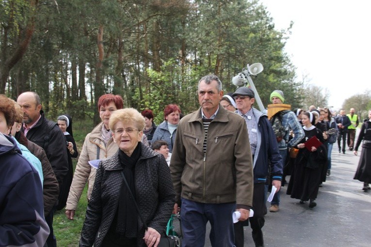 Pielgrzymka z Roszkowej Woli do Żdżar w 27. rocznicę beatyfikacji Franciszki Siedliskiej