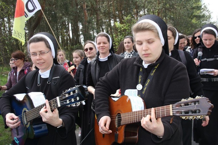 Pielgrzymka z Roszkowej Woli do Żdżar w 27. rocznicę beatyfikacji Franciszki Siedliskiej