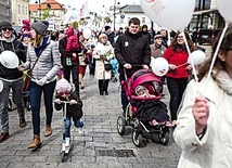 	W obronie życia w stolicy maszerowało wiele osób, w tym rodziny z dziećmi.