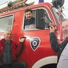 ▲	Jan Kantek (od lewej) oraz Antoni i Piotr Musiałowie – strażacy z Jurkowa, którzy powrócili z budowlanej misji w Kamerunie.