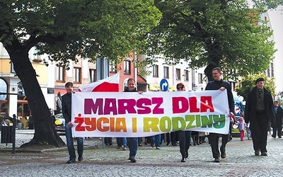 ▲	Patronat honorowy nad Marszem dla Życia i Rodziny w Elblągu objęli bp Jacek Jezierski  oraz Witold Wróblewski. 