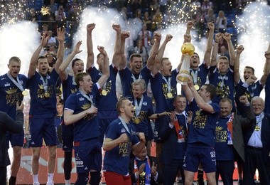 Zaksa na tronie