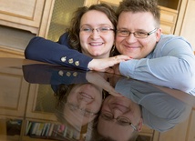 Anna i Michał Malińscy – rodzice trojga dzieci, od lat w ramach ośrodka Fundacji Światło–Życie „Zakkai” prowadzą kursy związane z biblijnym spojrzeniem na finanse.