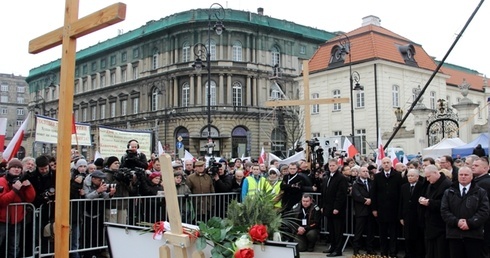 Dwa pomniki za dwa lata