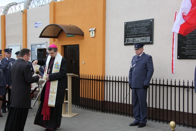 Odłsonięcie pamiątkowej tablicy na murze ZK w Łowiczu