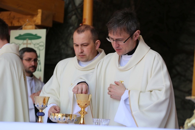 Msza św. dla pielgrzymów łagiewnickich - Hałcnów 2016