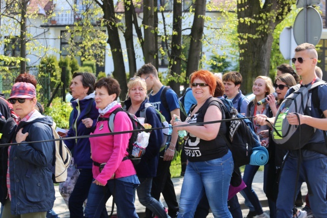 IV pielgrzymka do Łagiewnik wyrusza z Hałcnowa - cz. I