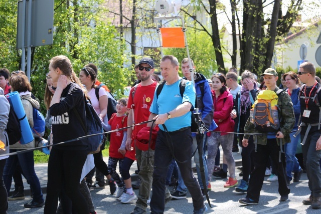 IV pielgrzymka do Łagiewnik wyrusza z Hałcnowa - cz. I