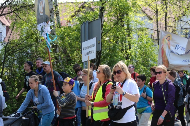 IV pielgrzymka do Łagiewnik wyrusza z Hałcnowa - cz. I