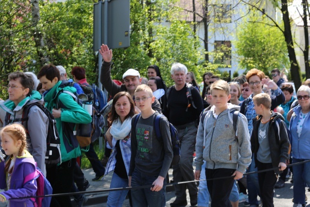 IV pielgrzymka do Łagiewnik wyrusza z Hałcnowa - cz. I