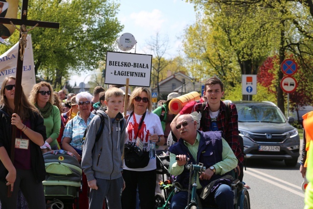 IV pielgrzymka do Łagiewnik wyrusza z Hałcnowa - cz. I