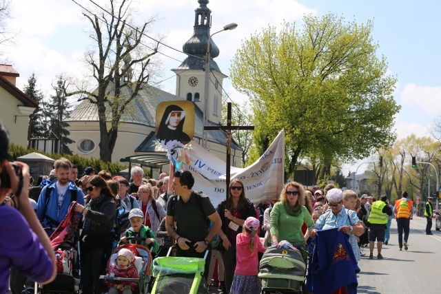 IV pielgrzymka do Łagiewnik wyrusza z Hałcnowa - cz. I