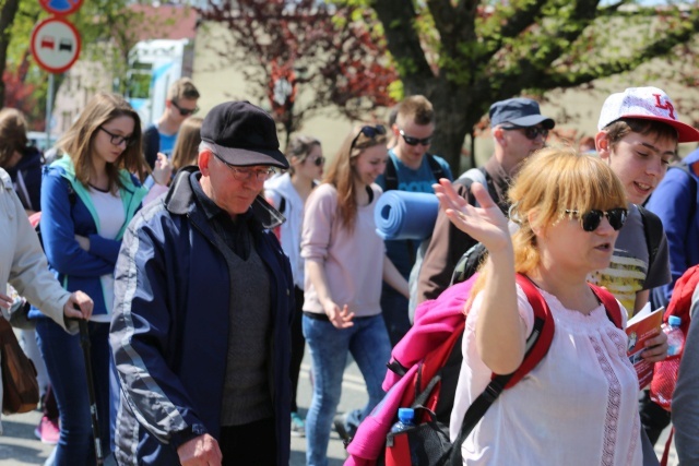 IV pielgrzymka do Łagiewnik wyrusza z Hałcnowa - cz. II