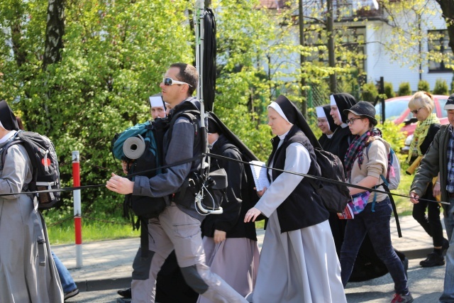 IV pielgrzymka do Łagiewnik wyrusza z Hałcnowa - cz. II