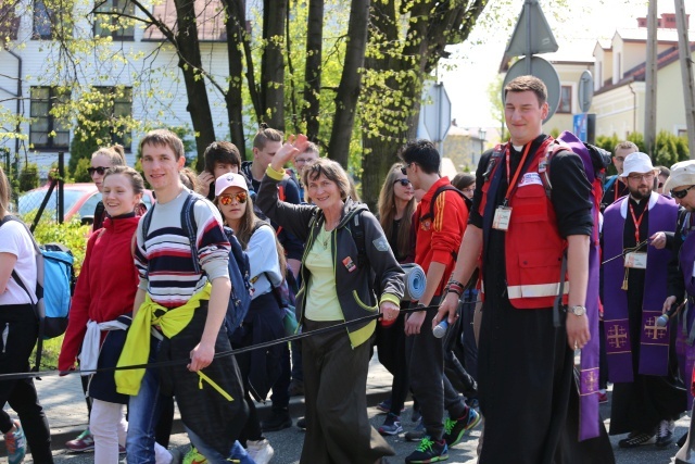 IV pielgrzymka do Łagiewnik wyrusza z Hałcnowa - cz. II