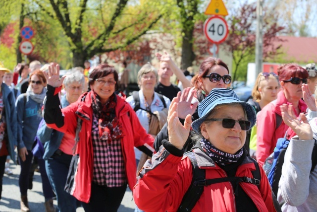 IV pielgrzymka do Łagiewnik wyrusza z Hałcnowa - cz. II