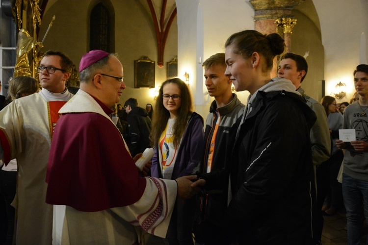 Wielkanocne czuwanie młodzieży w Jemielnicy