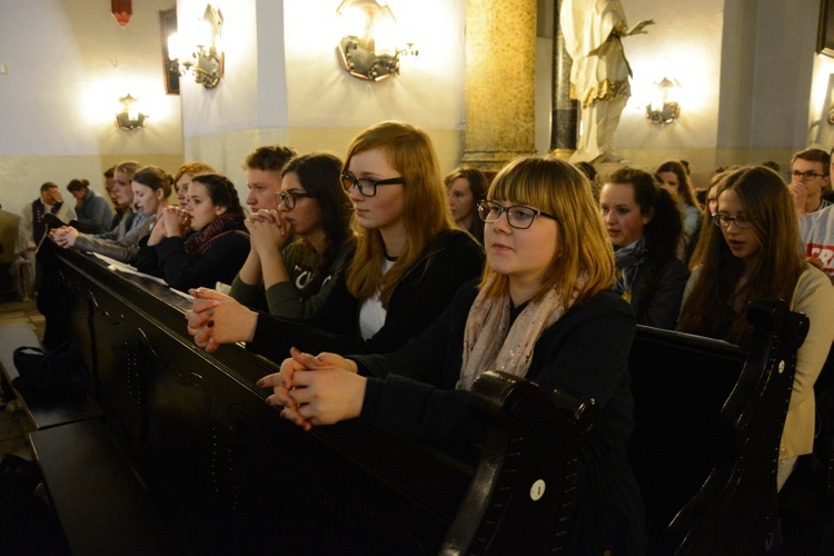 Wielkanocne czuwanie młodzieży w Jemielnicy