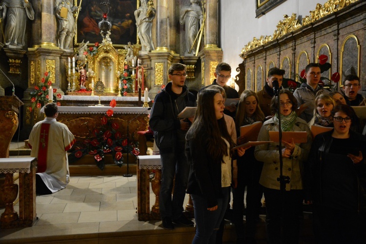 Wielkanocne czuwanie młodzieży w Jemielnicy