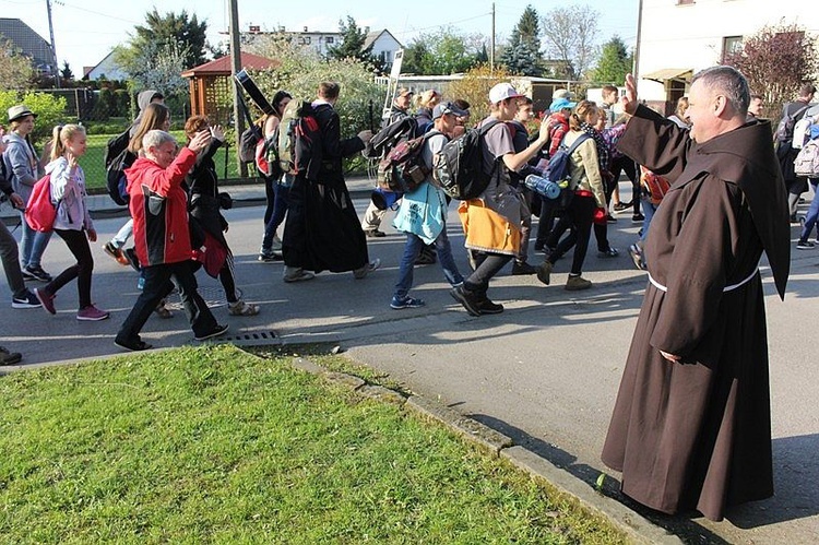 Nowa Wieś przywitała pielgrzymów grupy św. Maksymiliana