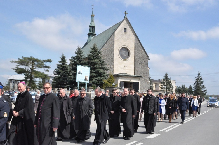 Parafia w Borzęcinie Dolnym ma 80 lat 