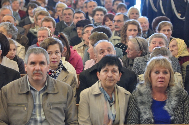 Parafia w Borzęcinie Dolnym ma 80 lat 