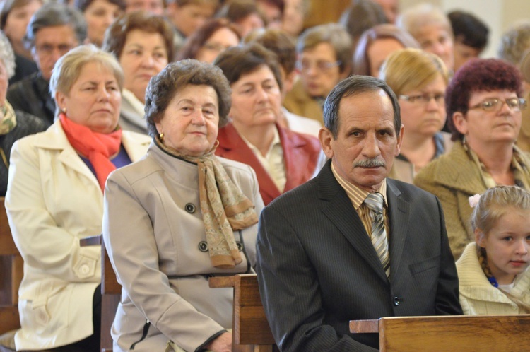 Parafia w Borzęcinie Dolnym ma 80 lat 