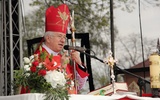 Ordynariusz łowicki bp Andrzej F. Dziuba głosi homilię