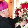 	Wielkim czcicielem bł. Franciszki Siedliskiej jest bp Józef Zawitkowski, jej ziomek.