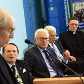 Od lewej: abp A. Nossol, rektor S.S. Nicieja, H.-G. Pöttering, J. Buzek, ks. S. Rabiej.