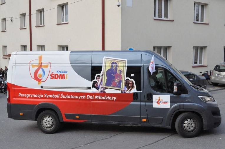 Znaki ŚDM w wiśnickim więzieniu