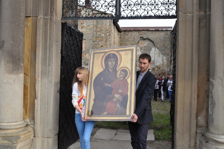 Znaki ŚDM w wiśnickim więzieniu