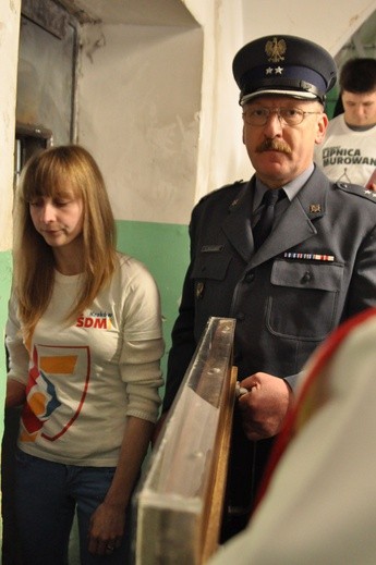 Znaki ŚDM w wiśnickim więzieniu