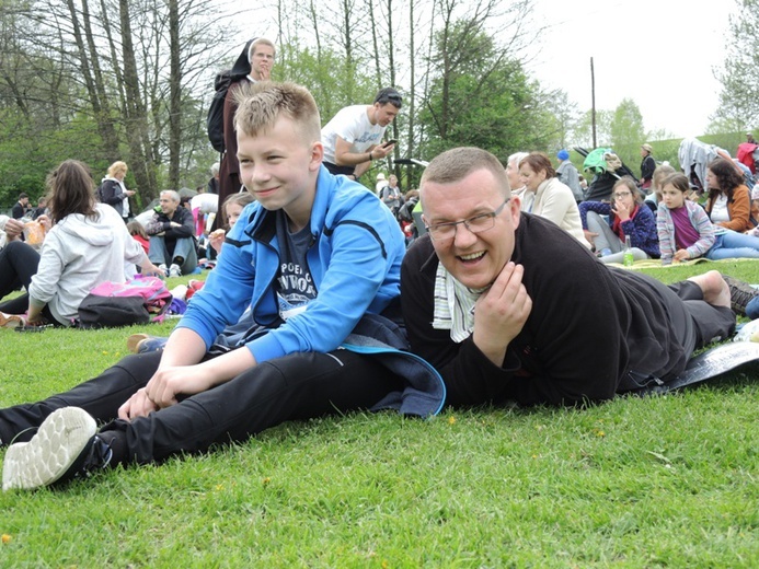 Postój i... tańce na boisku pod Wysoką