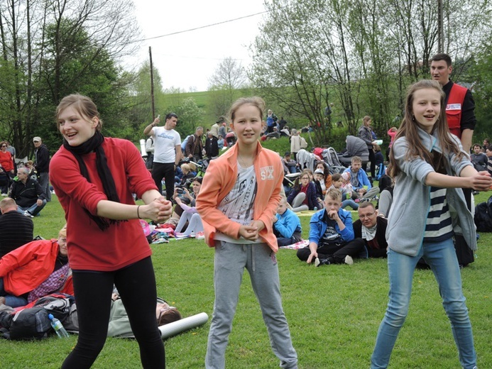 Postój i... tańce na boisku pod Wysoką