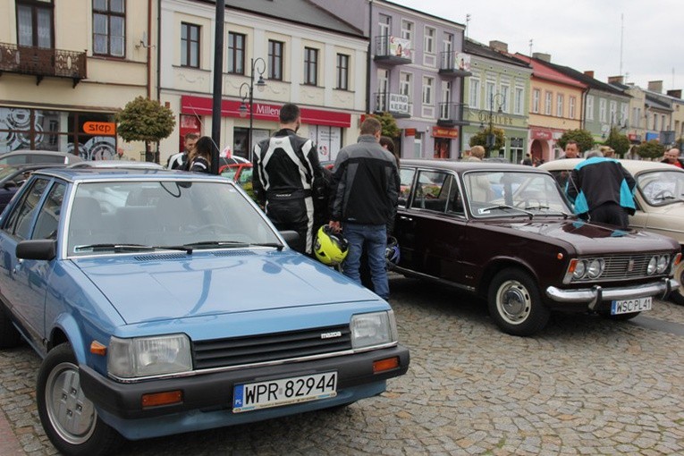 Zlot zabytkowych aut w Skierniewicach