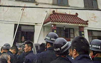 Z nakazu władz usuwano wszystkie krzyże z kościołów w prowincji Zhejiang.